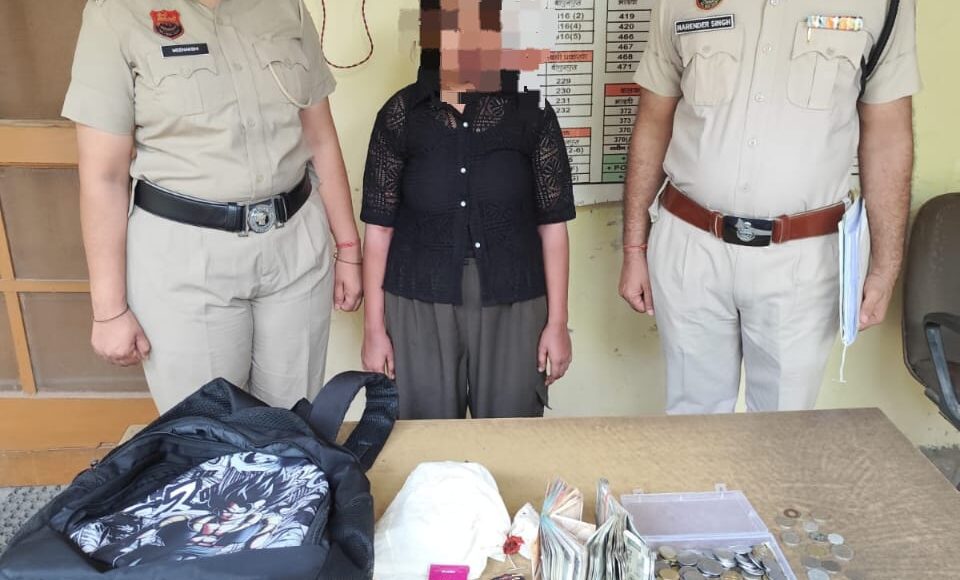 Police station Ankhir recovered stolen goods from the maid who stole from the house and sent her to jail