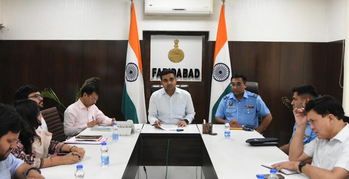 Ensure immediate contact in case of emergency: DC