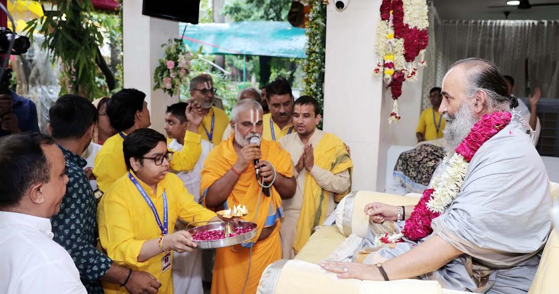 Gurus have shown the path of love, God can be found through love: Swami Purushottamacharya