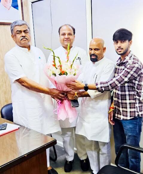 Congress leaders met in-charge BK Hariprasad regarding expansion of the organization