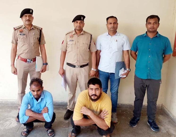 Lakhs of rupees were defrauded by posing as Mumbai police officers, two accused arrested