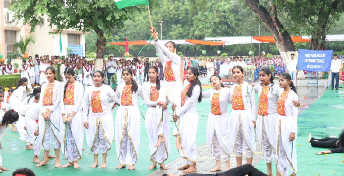 Excellent performance by the children of Vidyasagar International School on Independence Day organized by Ballabhgarh Administration