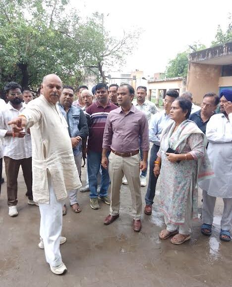 Municipal Corporation became active regarding cleanliness campaign, Commissioner Dhirendra Khadgata inspected ward-6