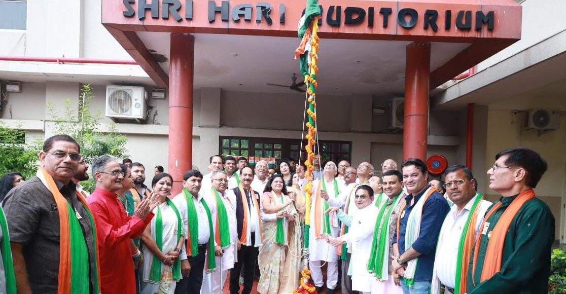 On Independence Day, Manav Seva Samiti honoured talents, prominent social worker Hukam Chand Lamba hoisted the flag