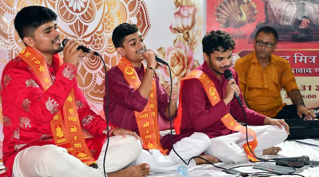 Artists mesmerized everyone by presenting bhajans during Ganesh Utsav