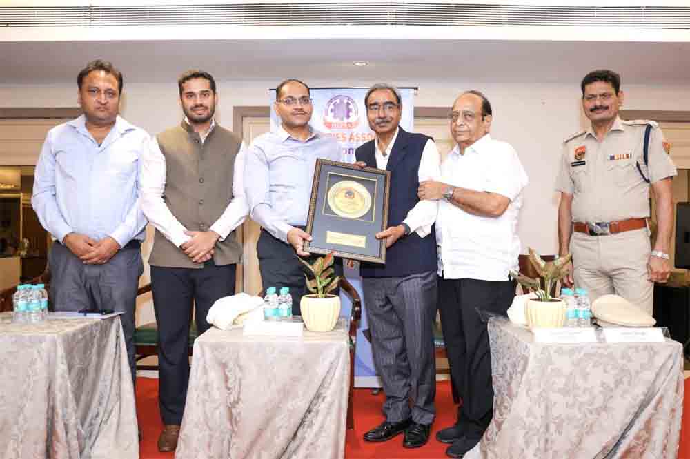 DLF Industries Association honored Faridabad Police Commissioner Satendra Kumar Gupta