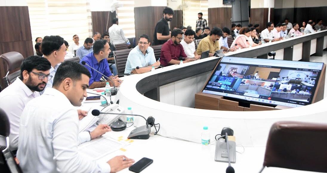 Public interest is the priority of the government, resolve complaints sensitively: DC