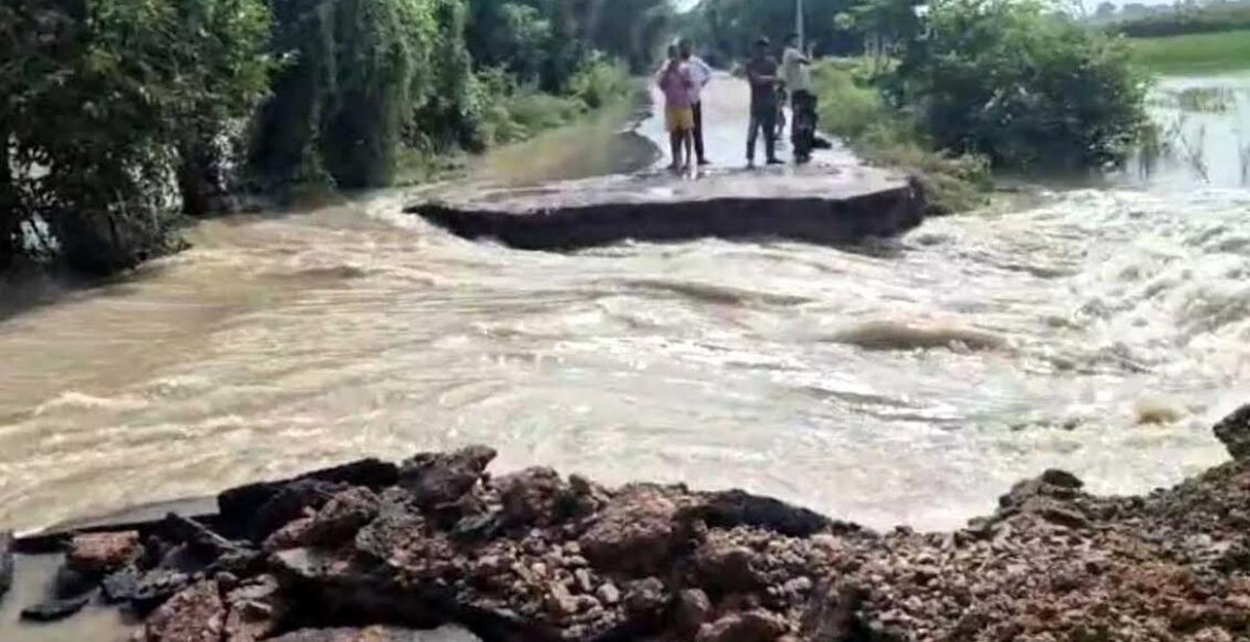 The road from Mohana bridge to Bagpur was washed away in water, twenty villages lost contact
