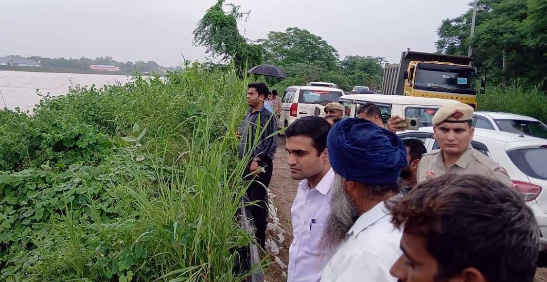 Yamuna water level increased, administration alert, DC and other officials visited