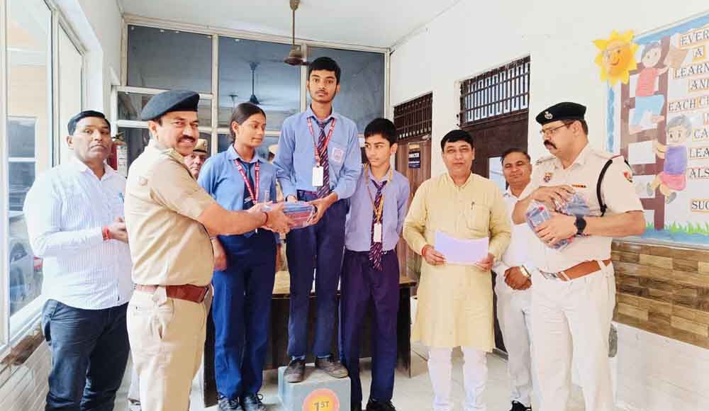 Drawing and slogan competition against mobile and drug abuse in Phogat School