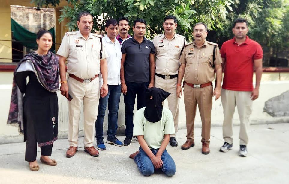 The accused who kidnapped and raped a student was arrested.