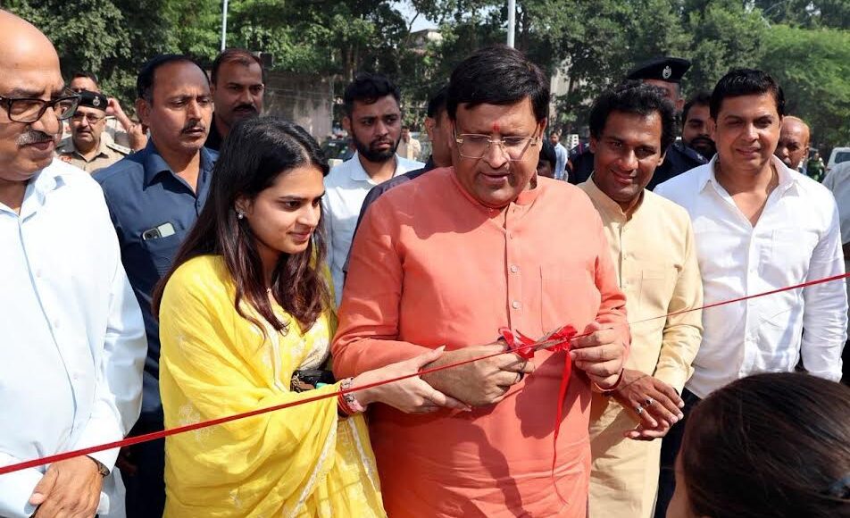 Vipul Goyal celebrated Diwali with children from 28 government schools.