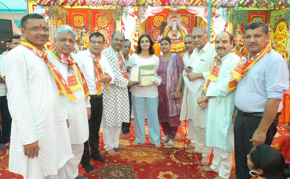 Children and players were honored at the 39th anniversary of Sector-7 RWA.