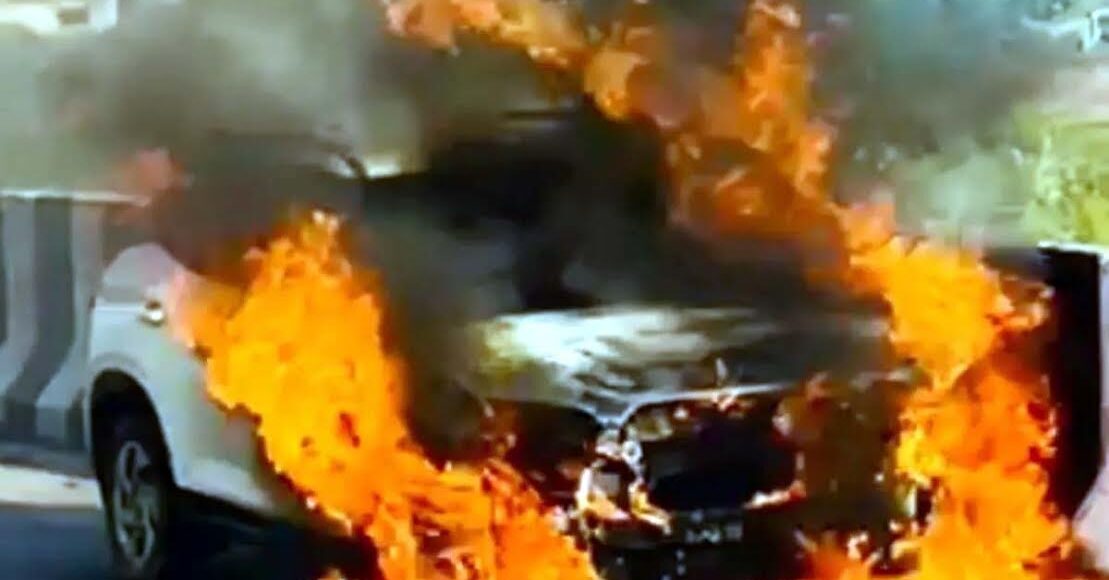 Car catches fire on Delhi-Mumbai-Vadodara Expressway, woman and children escape