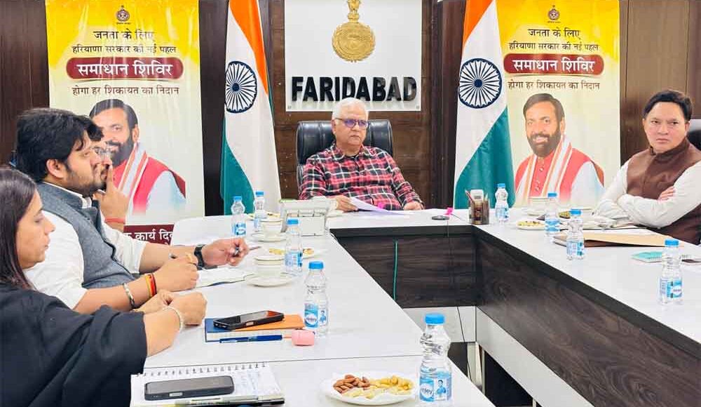 Review of paperless registry system: Divisional Commissioner Sanjay June gave necessary guidelines to the officials.