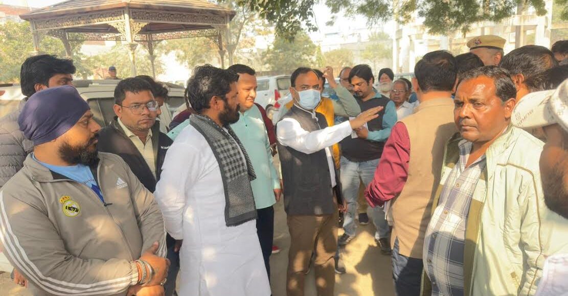 The Municipal Commissioner inspected wards 5 and 9 and issued strict instructions to improve waterlogging and sanitation.