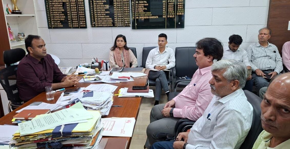 Corporation Commissioner Dhirendra Khadagta held a review meeting with the officials of the Planning Branch.