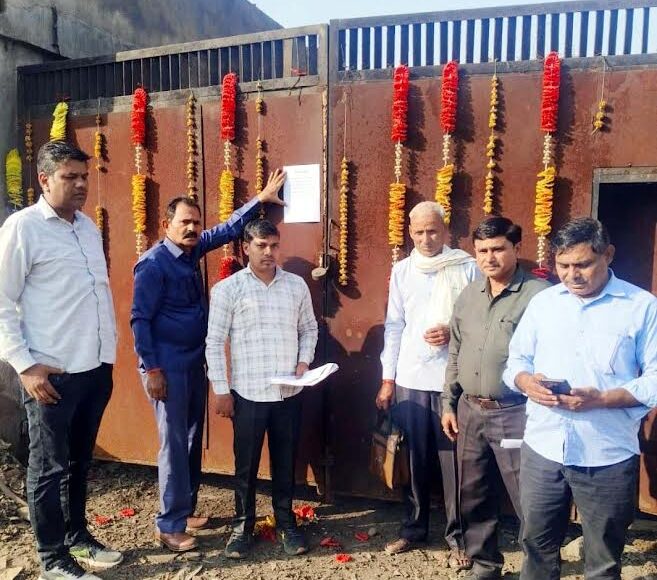 The corporation sealed 28 properties due to outstanding dues of Rs 30 lakh.