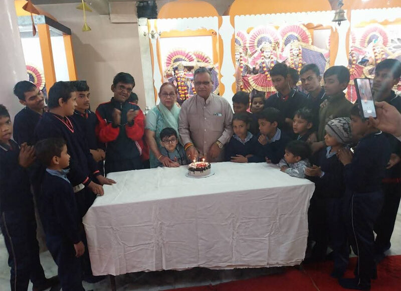 दिव्यांग बच्चों के लिए "श्री सुन्दरकाण्ड पाठ व भण्डारे का आयोजन कर मनाया लव कुश फाउन्डेशन ने अपना द्वितीय स्थापना दिवस