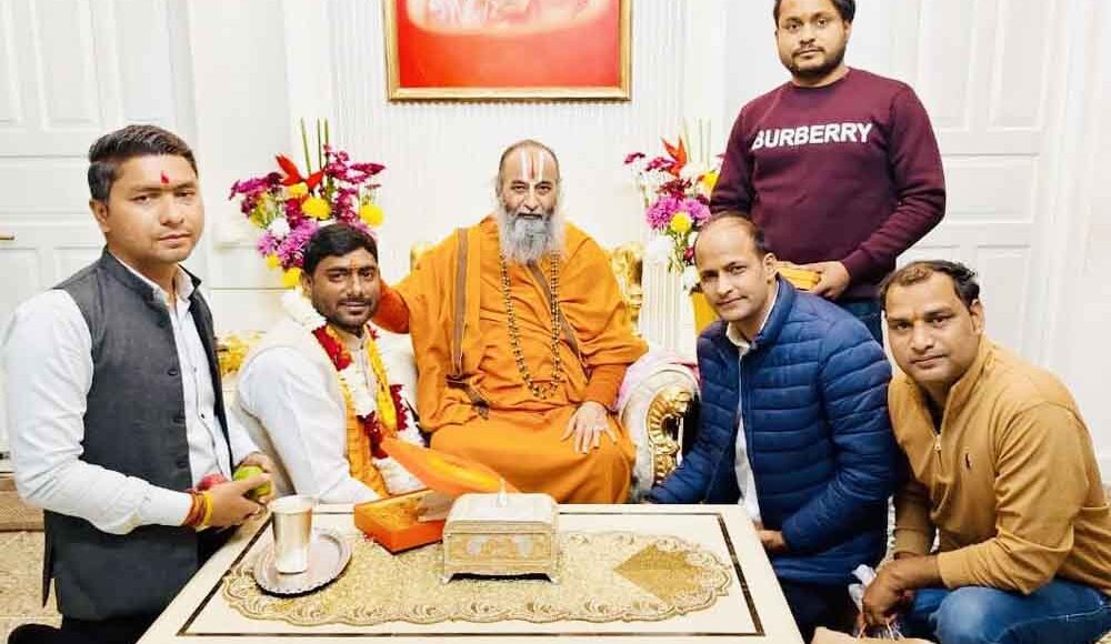 Councilor Jaswant Saini reached Siddhdata Ashram after taking oath.