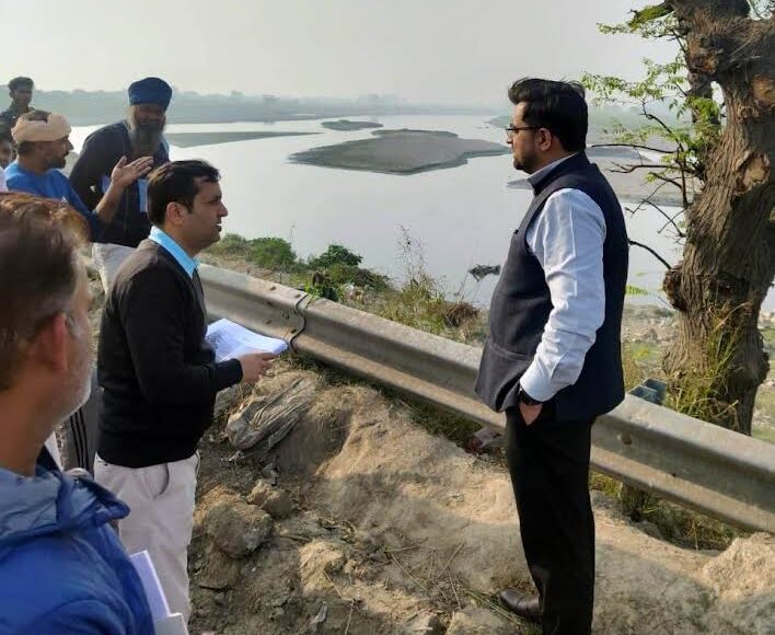 The Deputy Commissioner conducted a surprise inspection of the Ranney wells and bridges built along the Yamuna river.