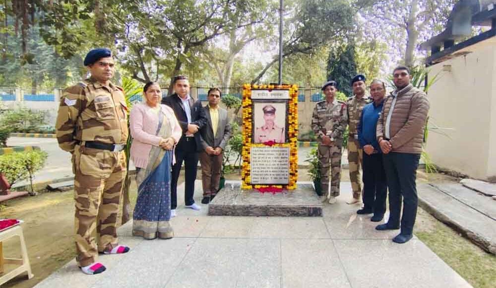 The sacrifice of the brave son was remembered in Agarwal College.