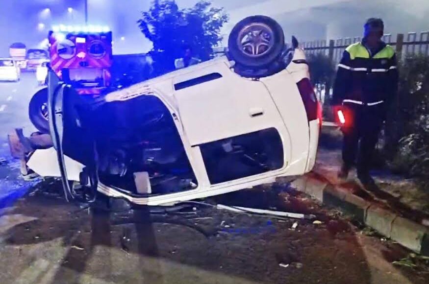 A car overturned after hitting a divider on the Delhi-Mathura highway; the driver fled before NHAI officials arrived.