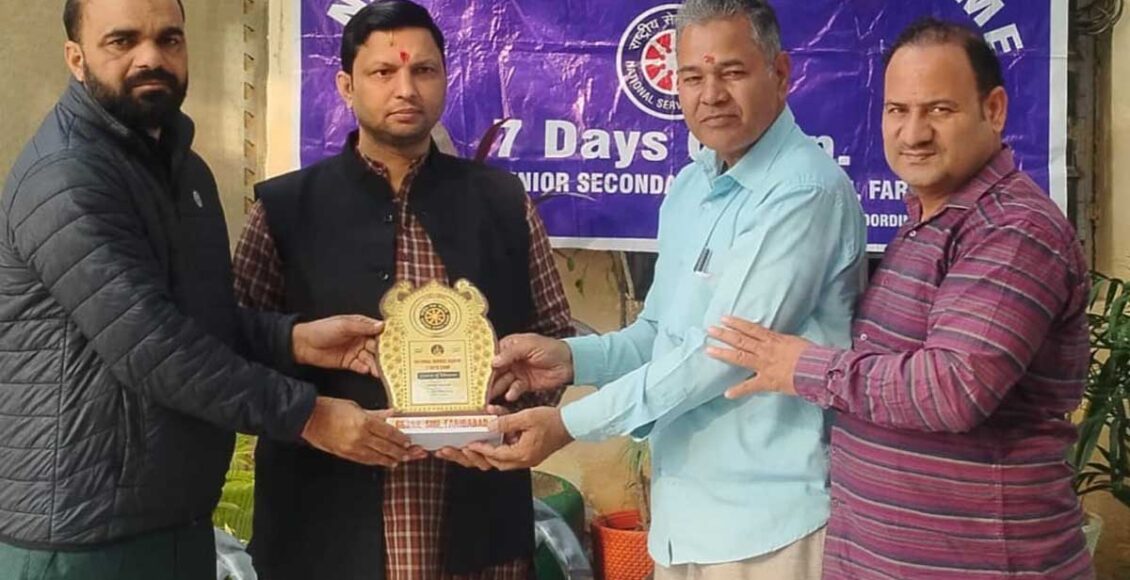 सीही सरकारी स्कूल में एन एस एस शिविर का शुभारंभ किया पं ओमदत्त शास्त्री ने