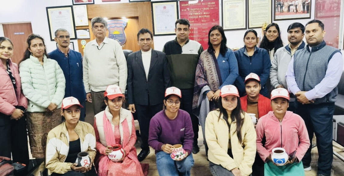 Agarwal College Ballabgarh organized a pot painting and signature campaign as part of the National Youth Fortnight celebrations.