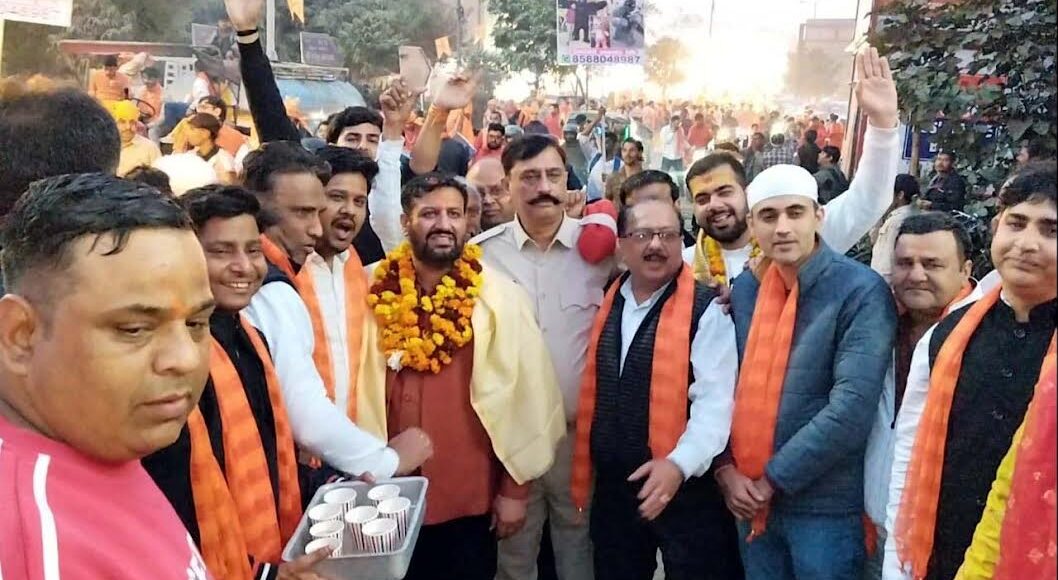 The grand Ram Rath Yatra was taken out with great pomp in Faridabad.