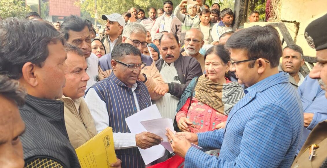 The state government should strictly implement the High Court's orders and regularize the services of temporary employees: Naresh Shastri