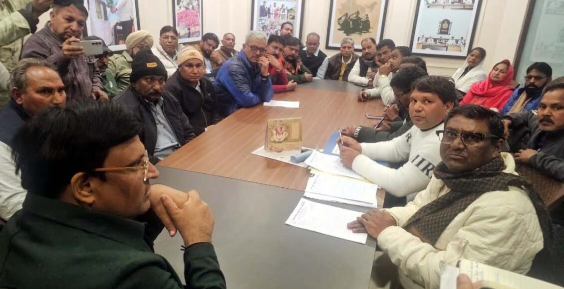 A delegation of municipal employees met with Municipal Affairs Minister Vipul Goel.