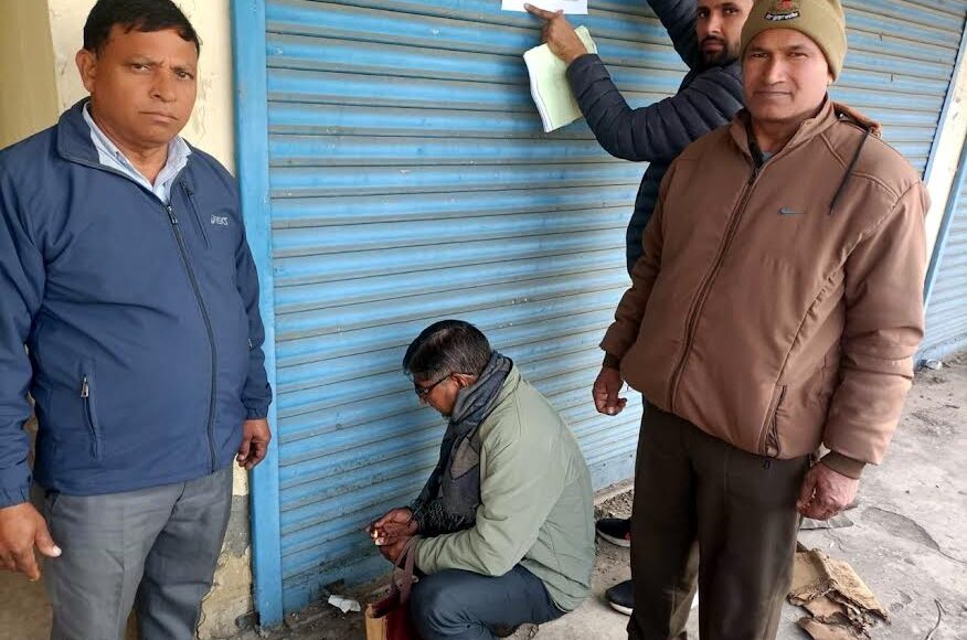 The municipal corporation sealed the properties of 14 defaulters.