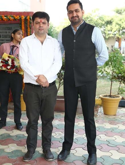 Kuldeep Yadav becomes XEN in DNBVN, wave of happiness in the family