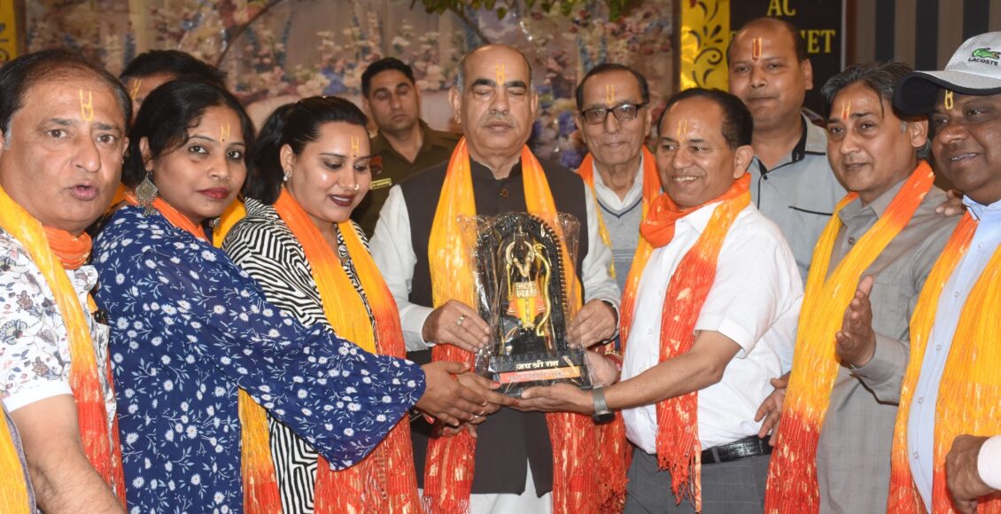 Ballabhgarh Press Club celebrated Holi Milan ceremony with Holi of flowers.