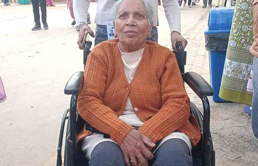 Commendable initiative of Red Cross Society under the guidance of DC Ayush Sinha: 16 wheelchair volunteers deployed to take senior citizens and differently-abled on a tour of the fair.