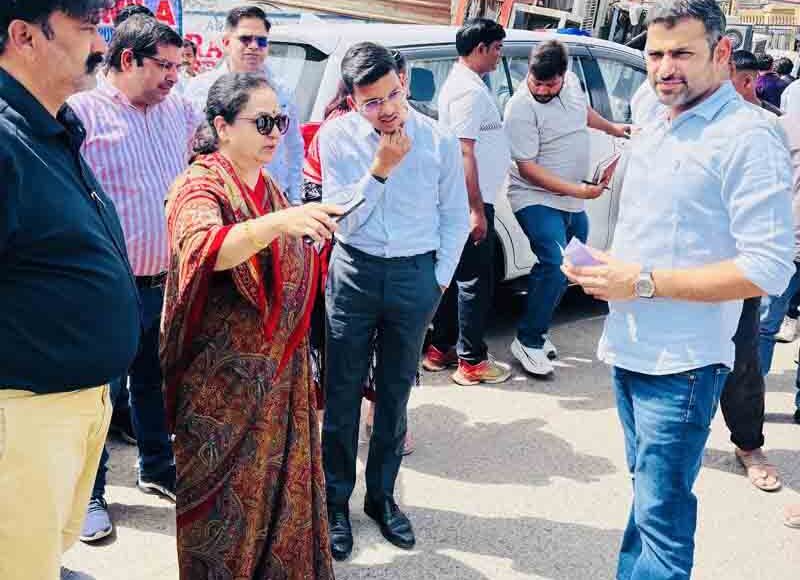 There will be barricading on both sides of the Gochhi drain, action will be taken against companies dumping chemical-laden water: Praveen Batra Joshi