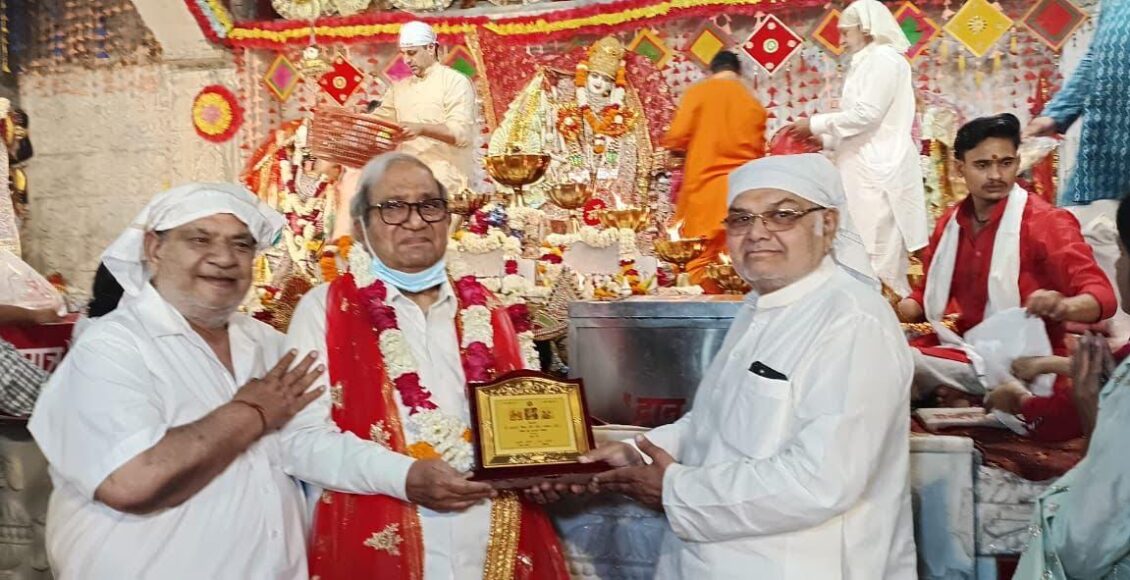 A grand puja of Maa Kaalratri was held on the seventh day of Navratri, with industrialist KC Lakhani offering prayers to the Goddess.