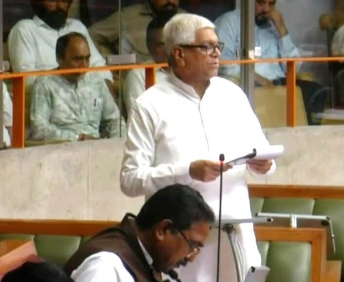 MLA Raghubir Tewatia raised several issues including the reconstruction of roads in 65 villages and the paving of unpaved roads in 9 villages.