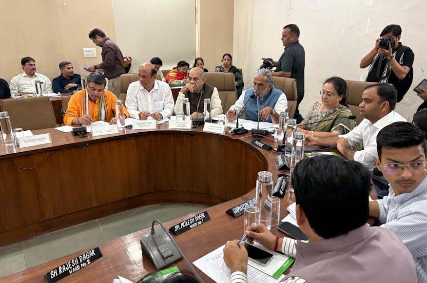 A budget of approximately Rs 2236 crore was passed in the Corporation House meeting.