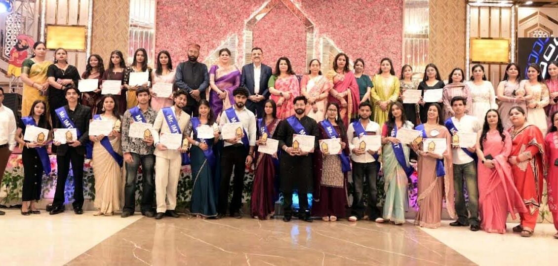 The annual reunion ceremony 'Zindagi Na Milegi Dobara' was organised in a grand manner.