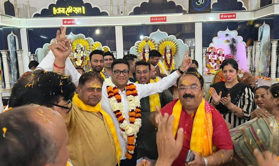 The 73rd anniversary celebrations and Holi Festival of Flowers were held at the Laxmi Narayan Temple in a grand manner.