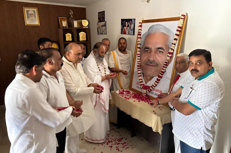 Late Anand Kaushik always worked above party politics: Swami Purushottamacharya