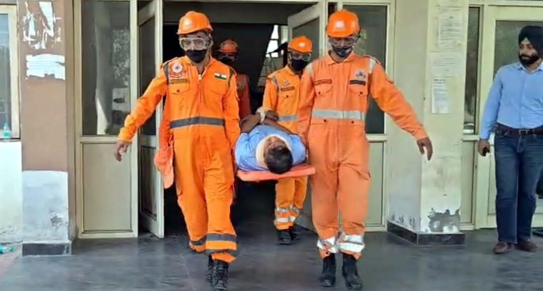 The administration and the NDRF conducted a joint mock drill to deal with an earthquake disaster.