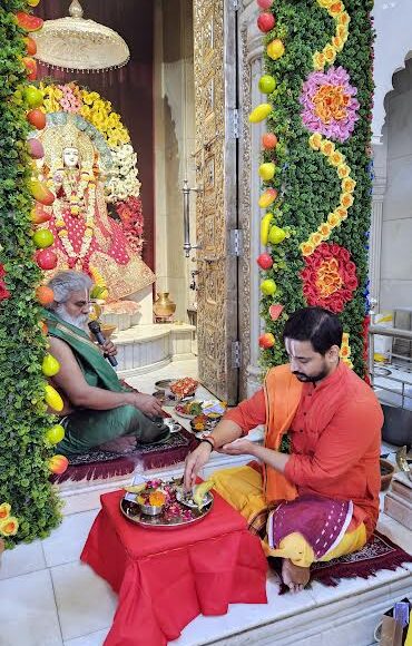 Wishes for world welfare were offered during the worship of Skandamata at Shri Siddhadata Ashram.