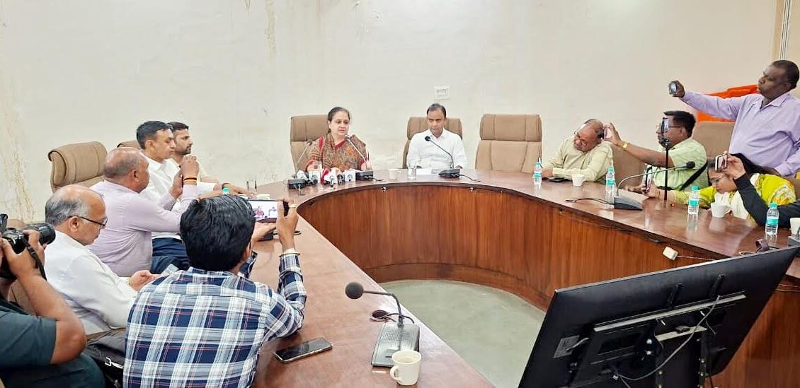 The Municipal Corporation will prepare a calendar of various festivals throughout the year: Mayor