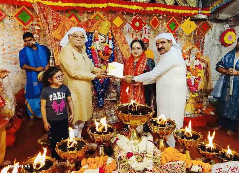 A grand puja of Mata Kushmanda was held at Maharani Vaishno Devi Temple on the fourth day of Navratri; the Mayor paid his respects to the Goddess.