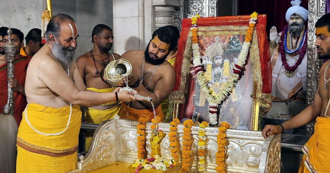 Shri Hanuman Janmotsav was celebrated with great pomp at Shri Siddhadata Ashram.
