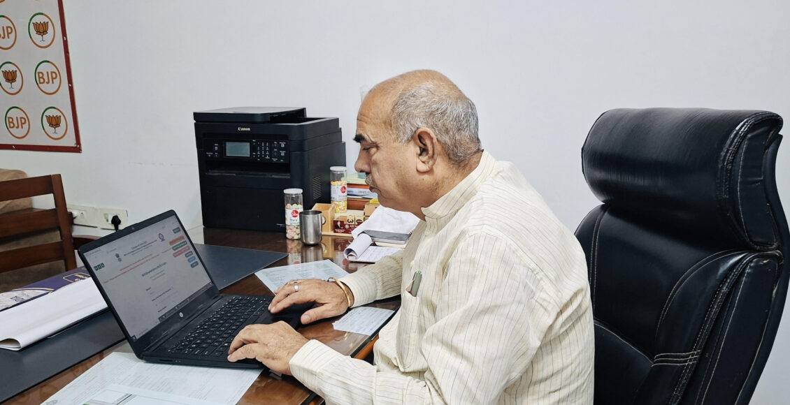 Digital initiative in Census: MLA and former Cabinet Minister Moolchand Sharma participated in the self-enumeration process