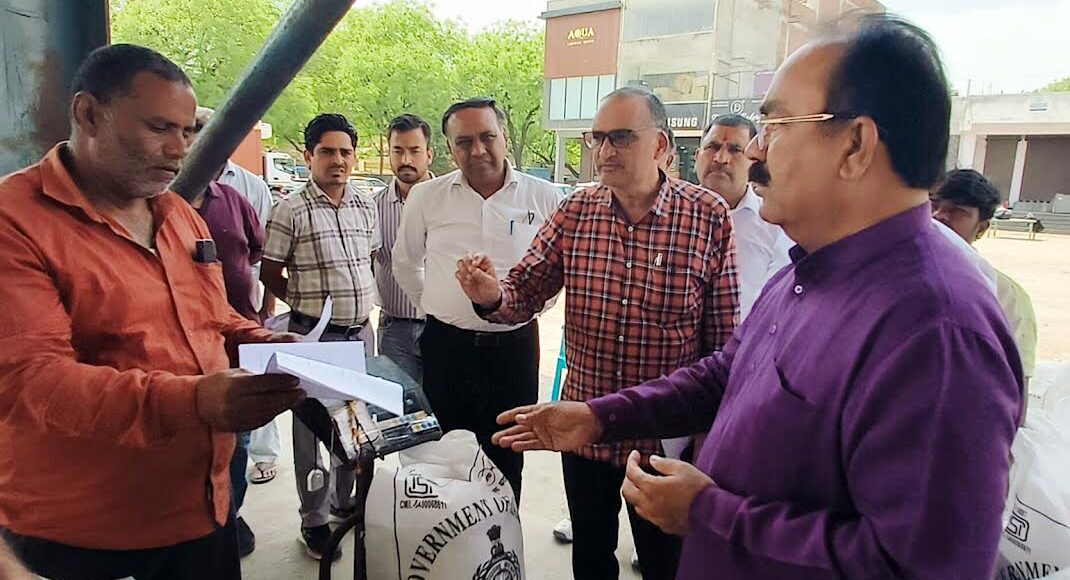 Wheat procurement began in the presence of Market Committee Faridabad Chairman Subhash Ahuja.